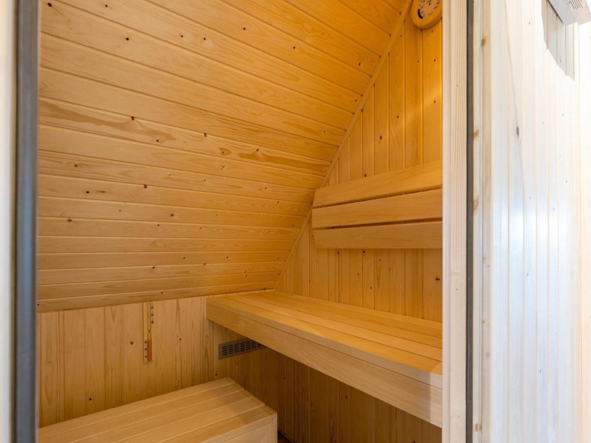 Holiday Home In Scherpenisse With Bubble Bath Экстерьер фото