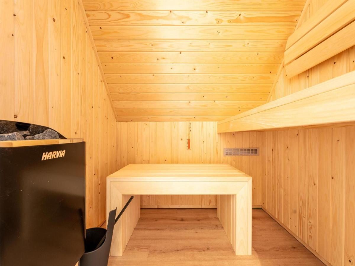 Holiday Home In Scherpenisse With Bubble Bath Экстерьер фото